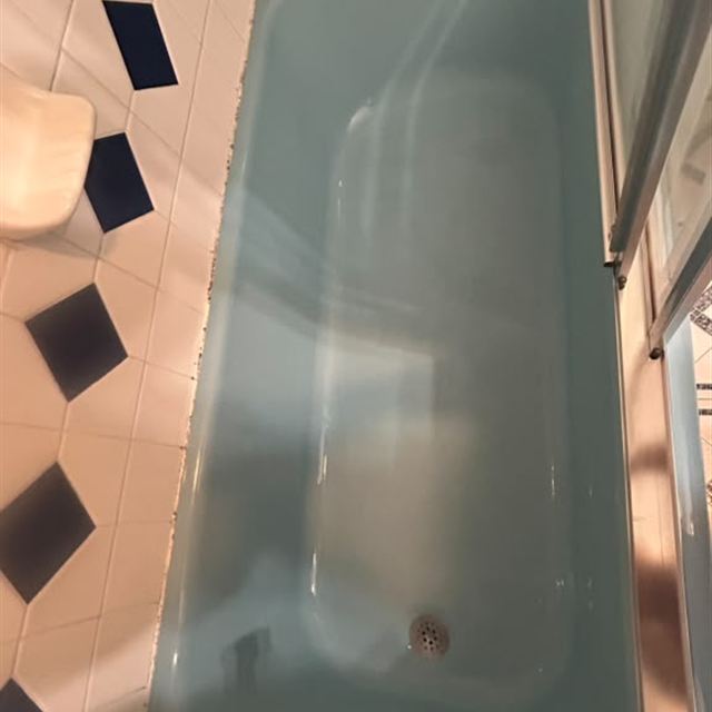 Bathtub after cleaning
